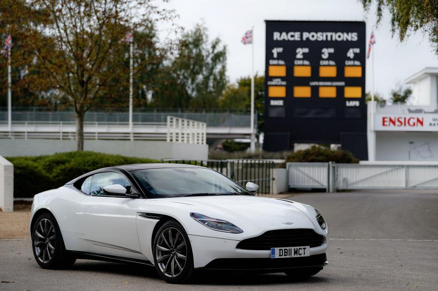  Aston Martin DB11 V8 2017 года  (UK) (фото 5 из 40)